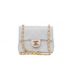 シャネル ホワイト フラップ バッグ