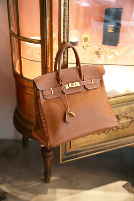 3. エキゾチックレザーに雨はご法度!