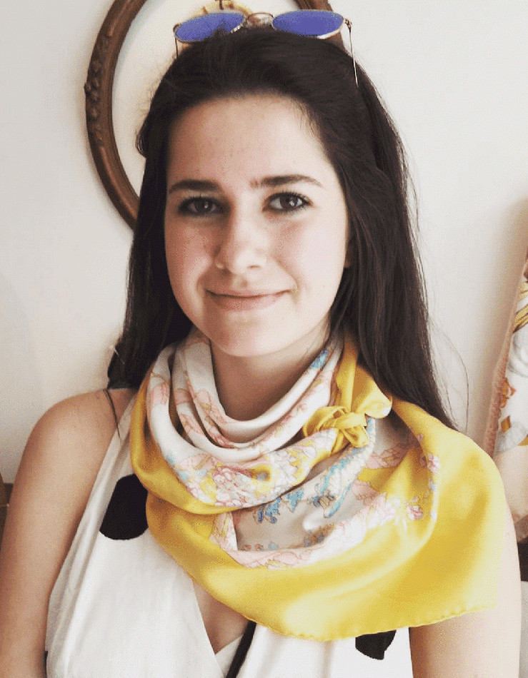 エルメスのスカーフで無限のスタイルを楽しむ