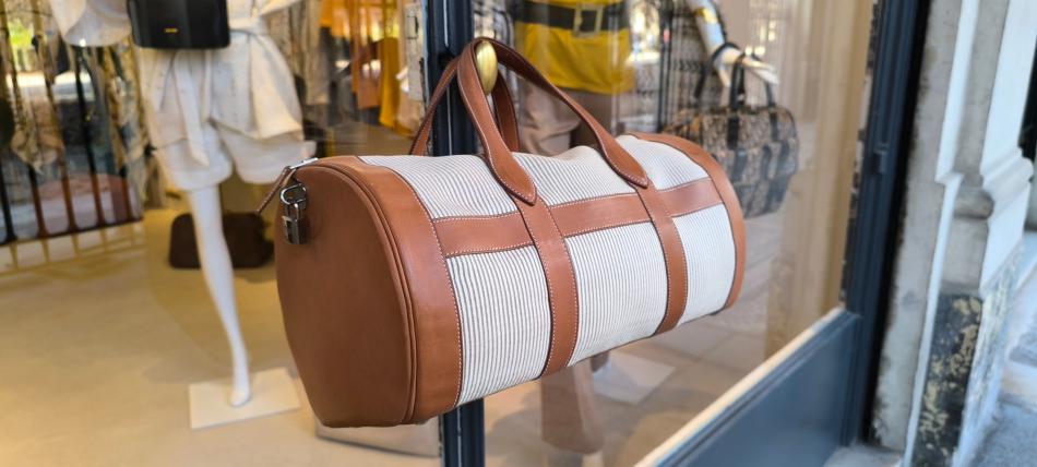 エレガンスを体現するエルメス・ボストンバッグ