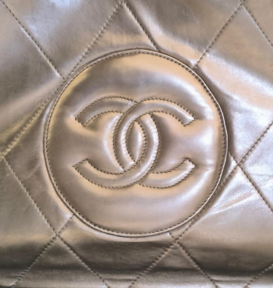 希少なラグジュアリーアイテムを探すなら Vintage Paris へ