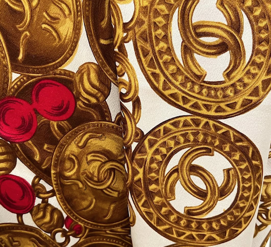 ヴィンテージ シャネルスカーフ:身にまとうアイコン